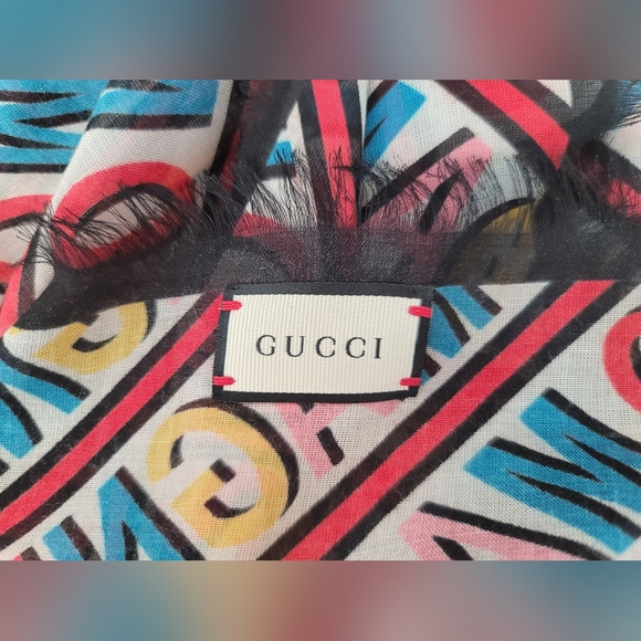 (NWT) Authentic Gucci Magnetismo scarf 55×55 inch in a modal/silk blend - Picture 2 of 11